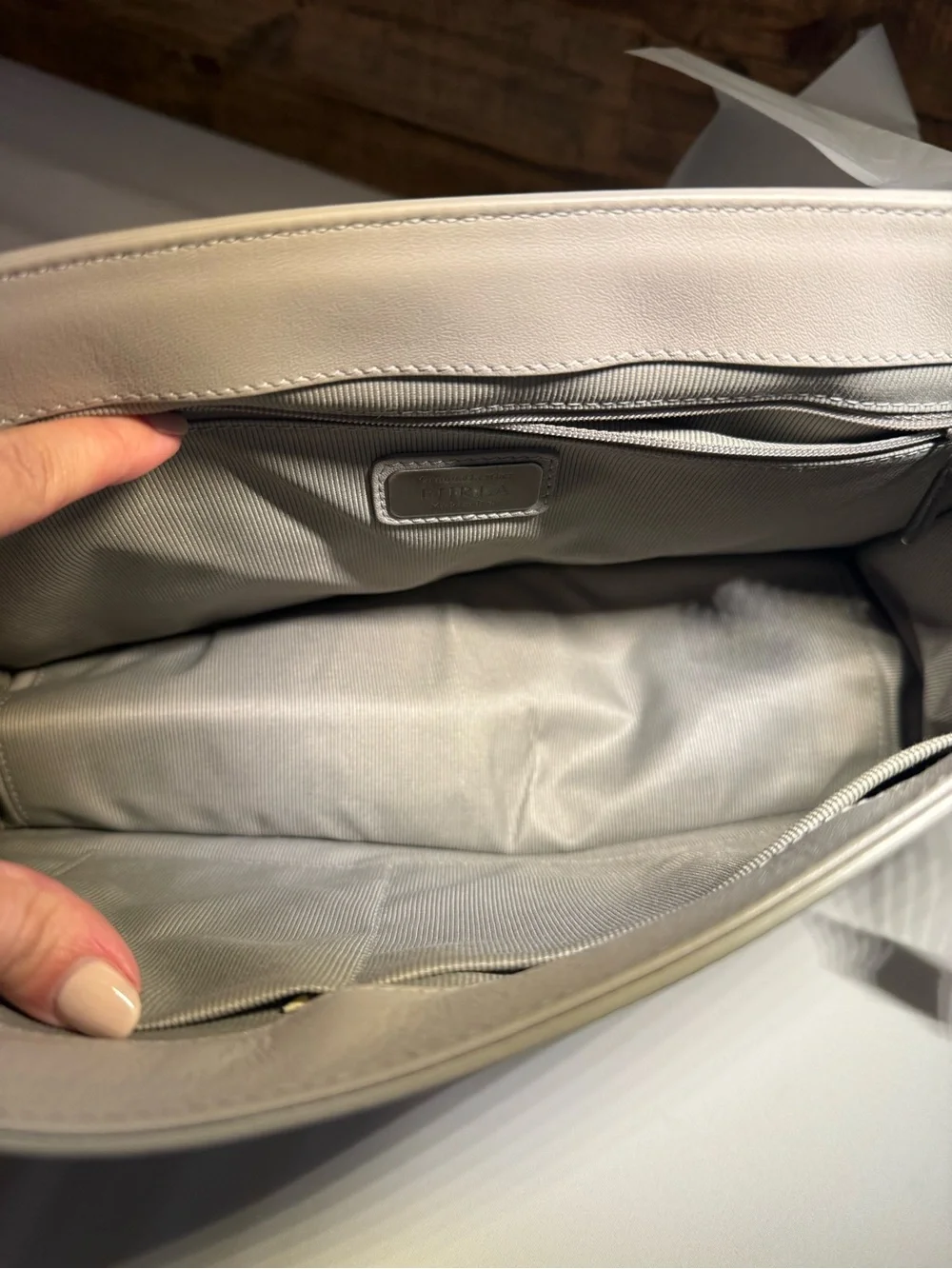 ✨ Like New Furla Alice Medium 2-Way Shoulder / Crossbody Bag ✨ - Picture 8 of 10